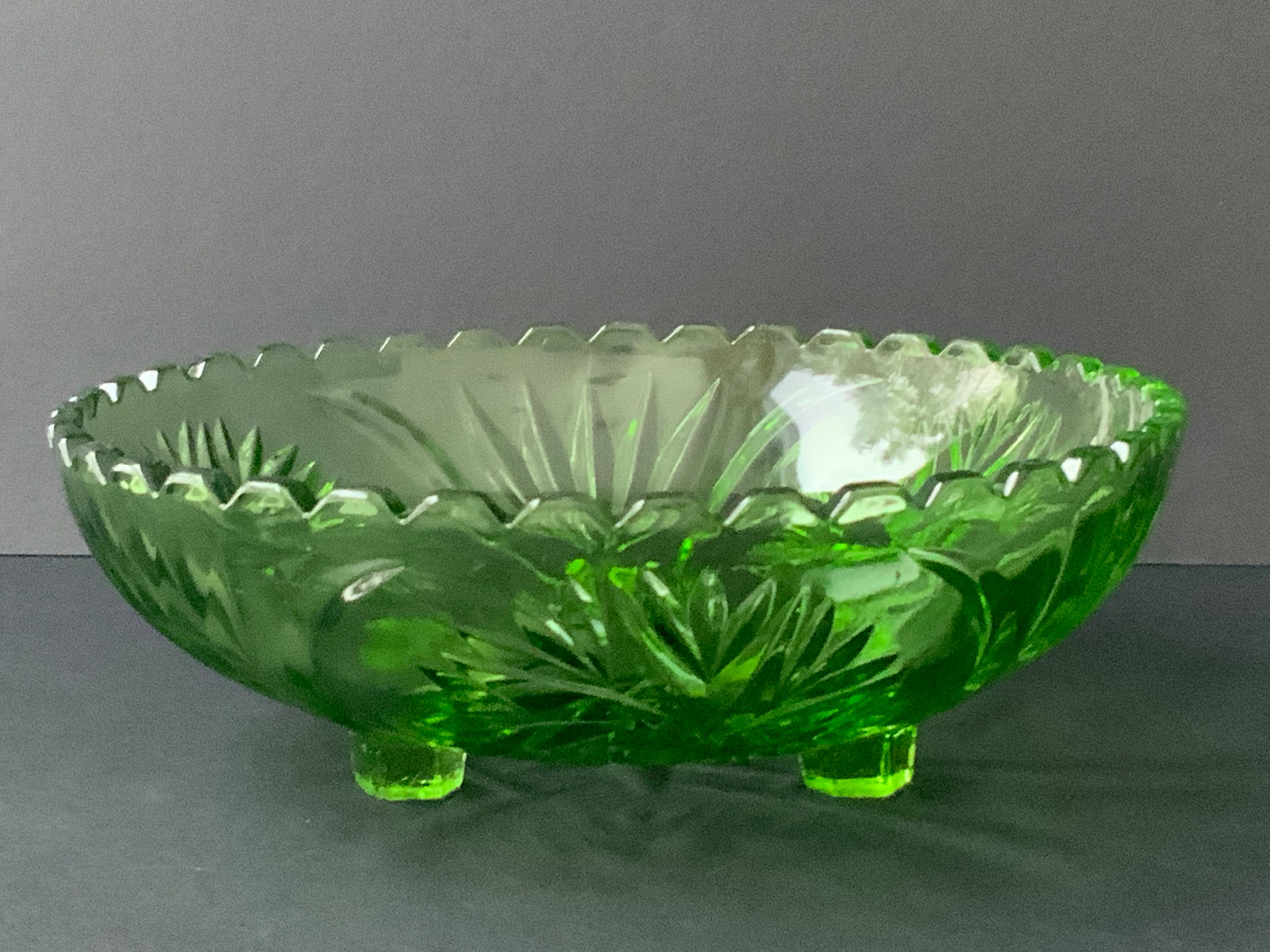 s新品SARGASSO GLASS BOWL | green VINTAGE A 'Sargasso' green bubble glass bowl, 1960's-70's, Kaj