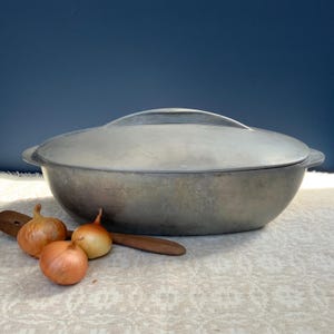 Open Fire Cookware, Vintage oven cooking pot, cast iron, aluminum oven dish, casserole pot, solid metal, primitive oven dish dutch oven 613