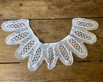 Handmade Crochet Lace Collar: Victorian Style Neck Accessory