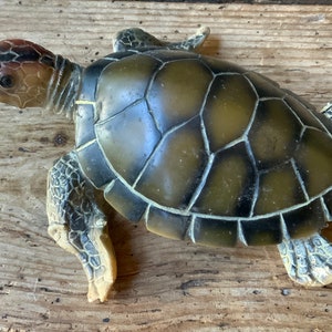 7.2&quot; Long Green Sea Turtle Polystone Figurine Sculpted Back and Fins