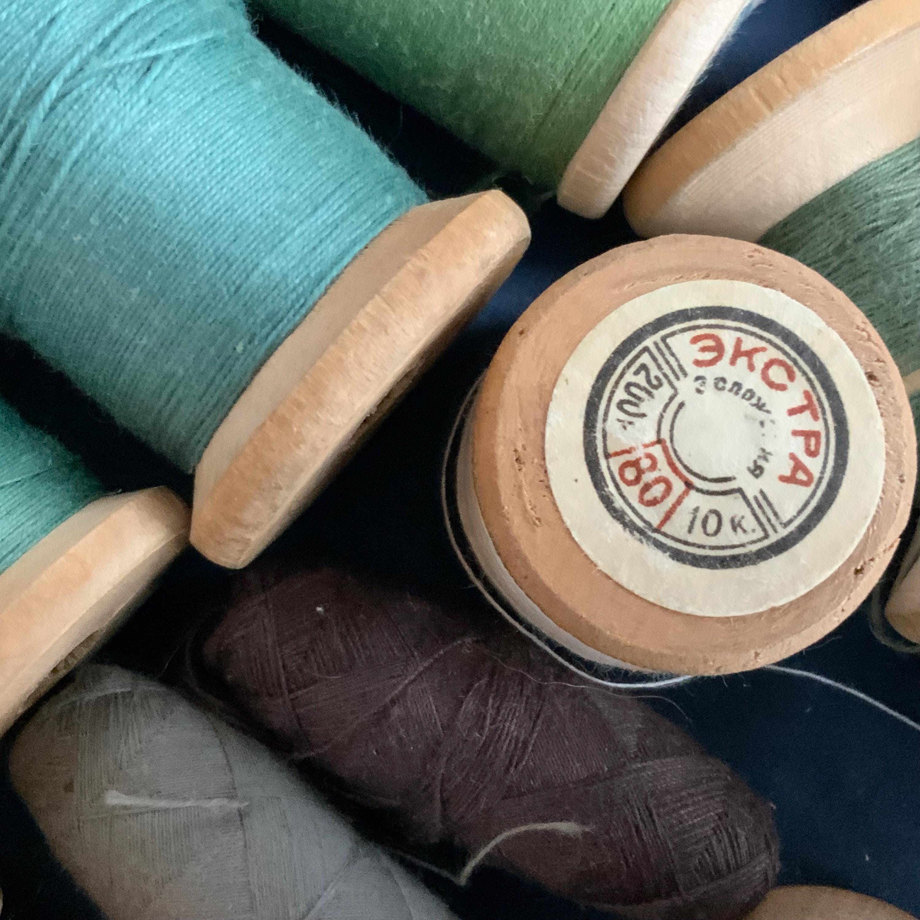 ヴィンテージ木製糸巻き：綿製縫い糸ロット、各種色（# 444 ） - Etsy 日本