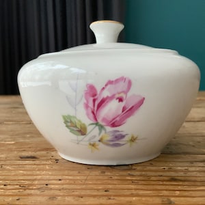 Weisswasser porcelain sugar bowl, German porcelain Sugar bowl with lid, floral painting , vintage, the 70s