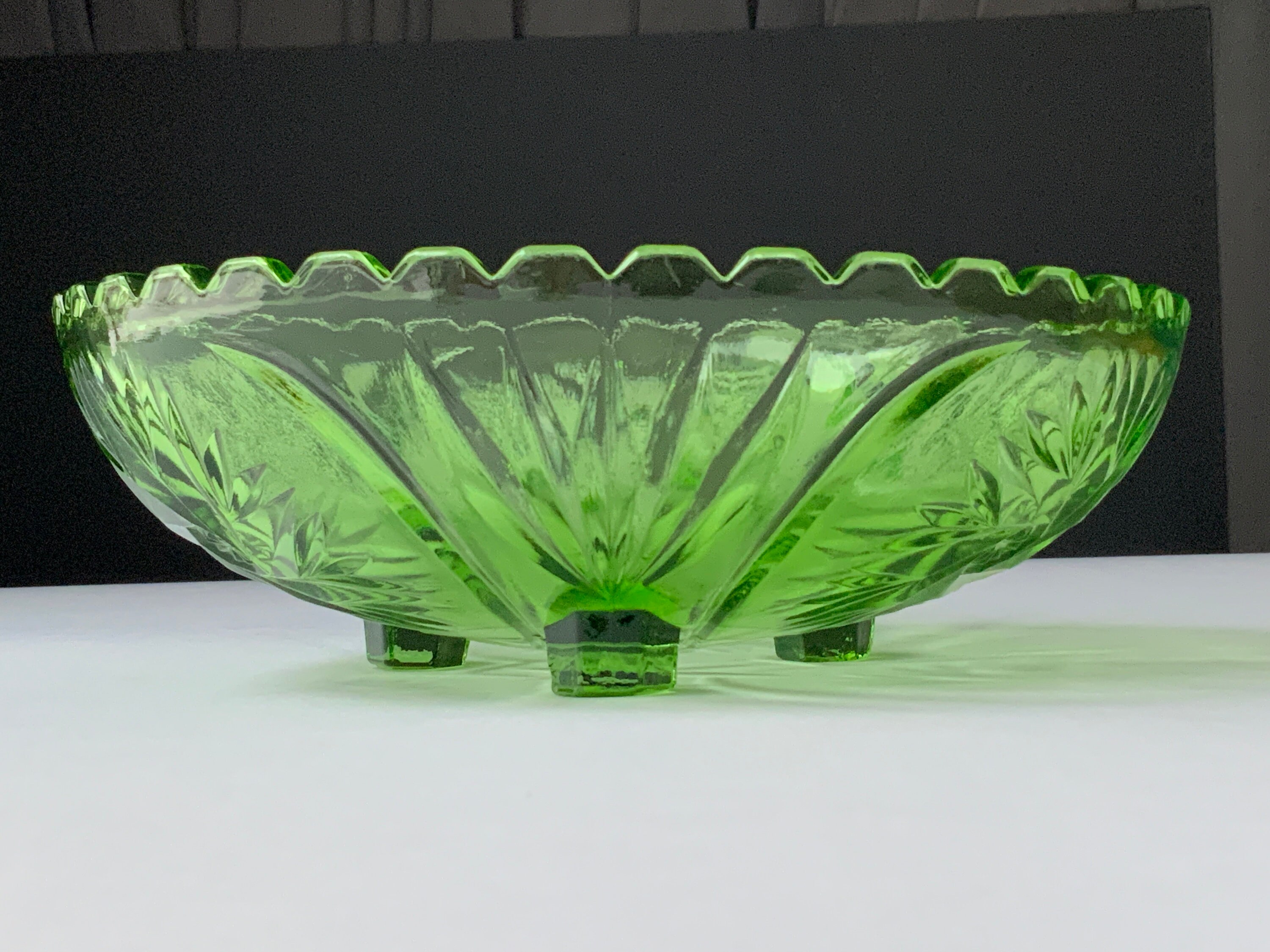 s新品SARGASSO GLASS BOWL | green VINTAGE Heavy GREEN GLASS Bowl, Green VASE, Vintage Glass Bowl Light
