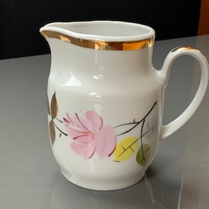 HANDBEMALT, Blattgold, Blumen Porzellan Milchkännchen, Sahnekännchen Riga Porzellanfabrik RPR, Vintage Retro aus den 60er Jahren.
