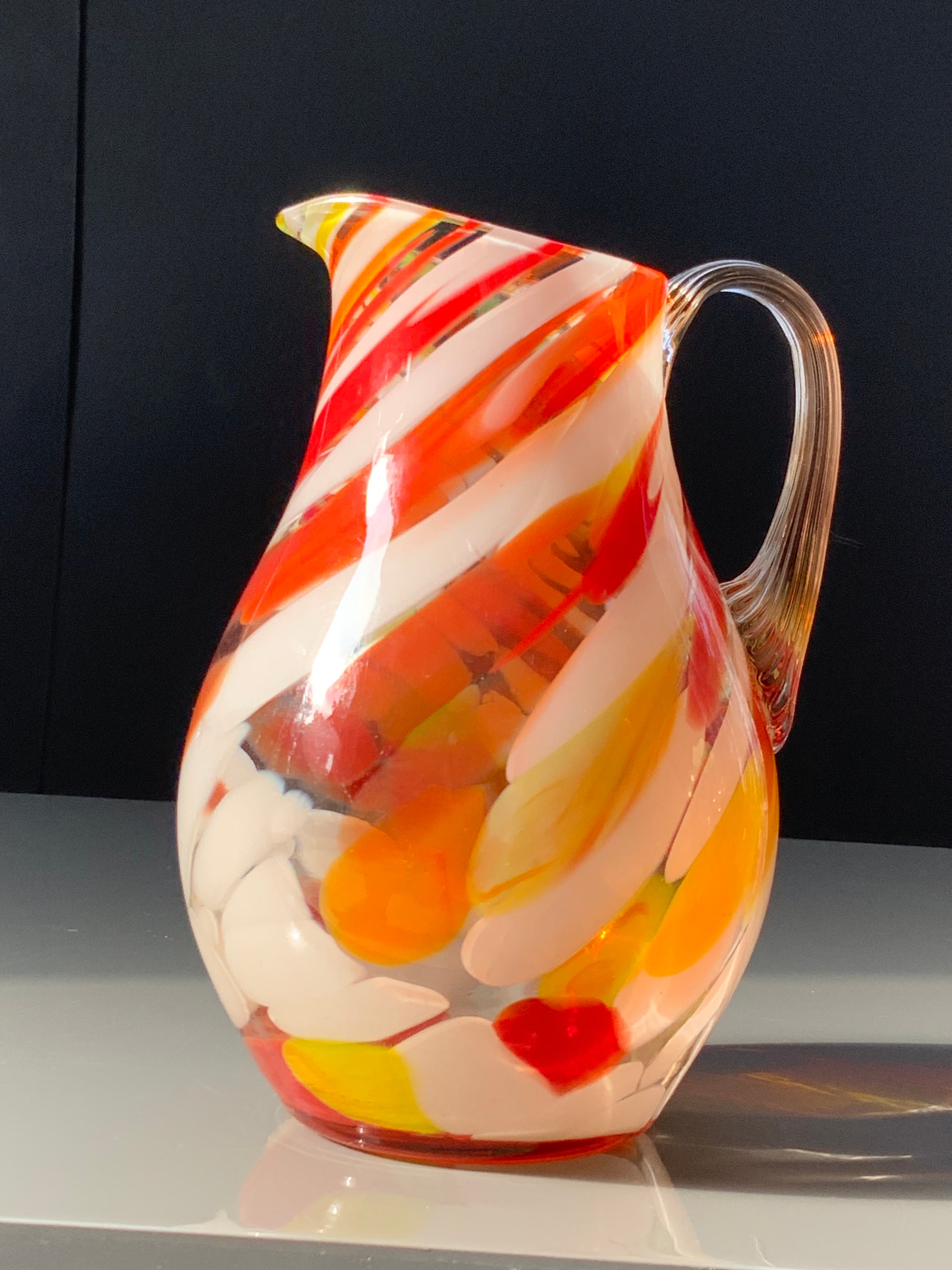 ヴィンテージ マルチカラー 渦巻きガラス ピッチャー：800ml 花瓶