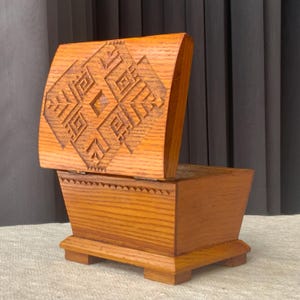 Vintage Latvian Wooden Jewelry Box: Carved Ethnic Design, Retro Decor. (K 1)