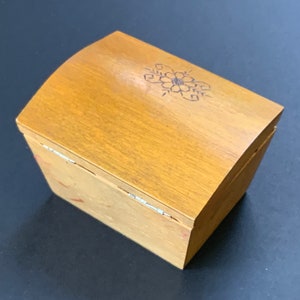 Vintage wood burned box, antique box, trinket box, vintage handmade jewelry box,  burned ornaments, old box, sewing supply box.