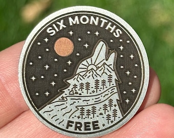 Lobo Aullando Día y Noche / Moneda de Sobriedad Personalizable en Plata u Oro / Cualquier Aniversario en el Anverso / Cualquier Cita + Fecha en el Reverso