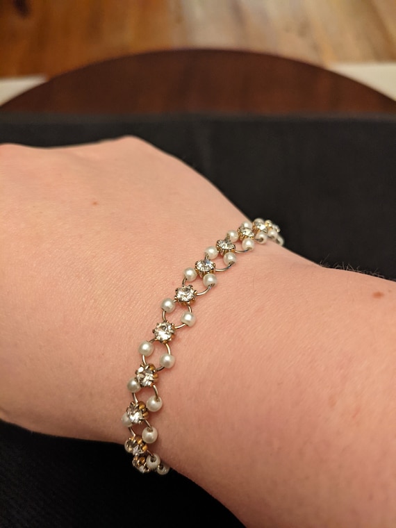 Beautiful Vintage Crystal and Faux Pearl Bracelet - image 1