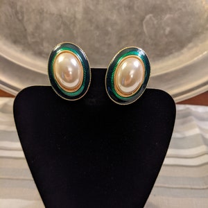 Vintage 1980s Clip on Green and Faux Pearl Earrings