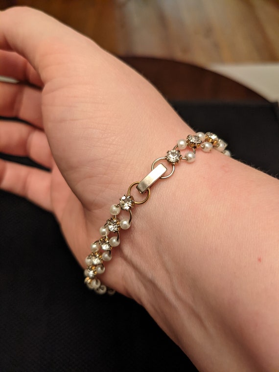 Beautiful Vintage Crystal and Faux Pearl Bracelet - image 2