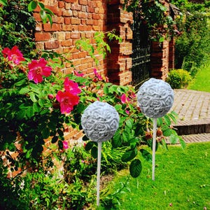 Garden stake rose ball for flowers, beds or plants, garden decoration, plant stake made of concrete for outdoors and indoors, rose ball