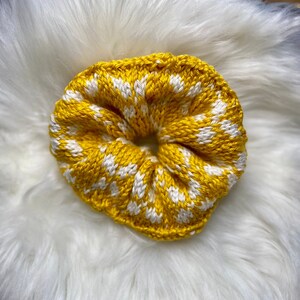 Summer Daisy Scrunchy Knit Pattern