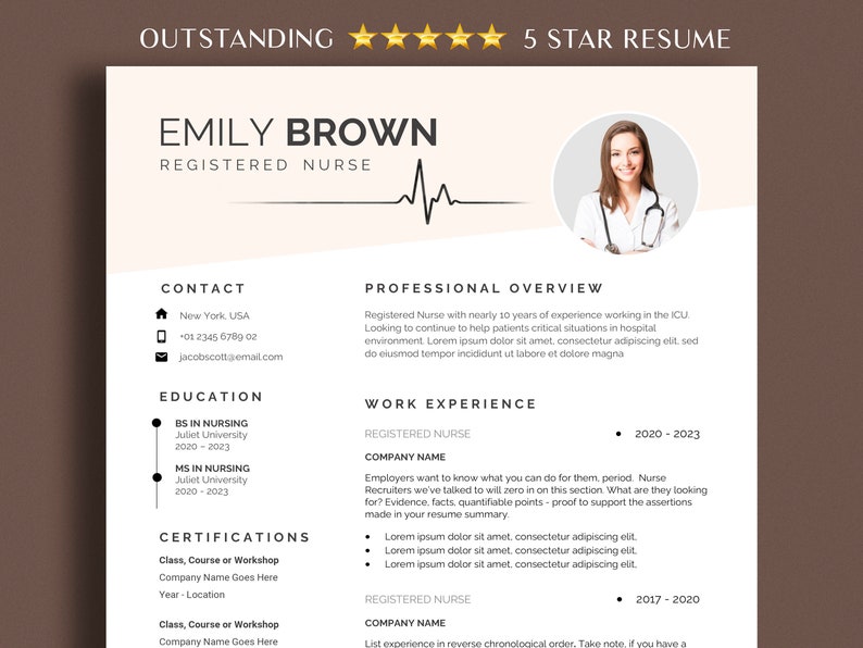 Op de afbeelding: Een cv-sjabloon met een witte achtergrond en een licht perzikkleurige rand. Het cv is voor Emily Brown, een geregistreerde verpleegkundige. Het cv bevat contactgegevens, opleiding, certificeringen en werkervaring. Het cv bevat ook een professioneel overzicht en een 5-sterrenbeoordeling.