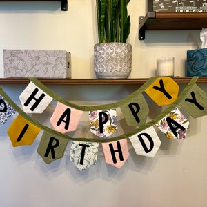 Banner di compleanno floreale, gagliardetti di buon compleanno