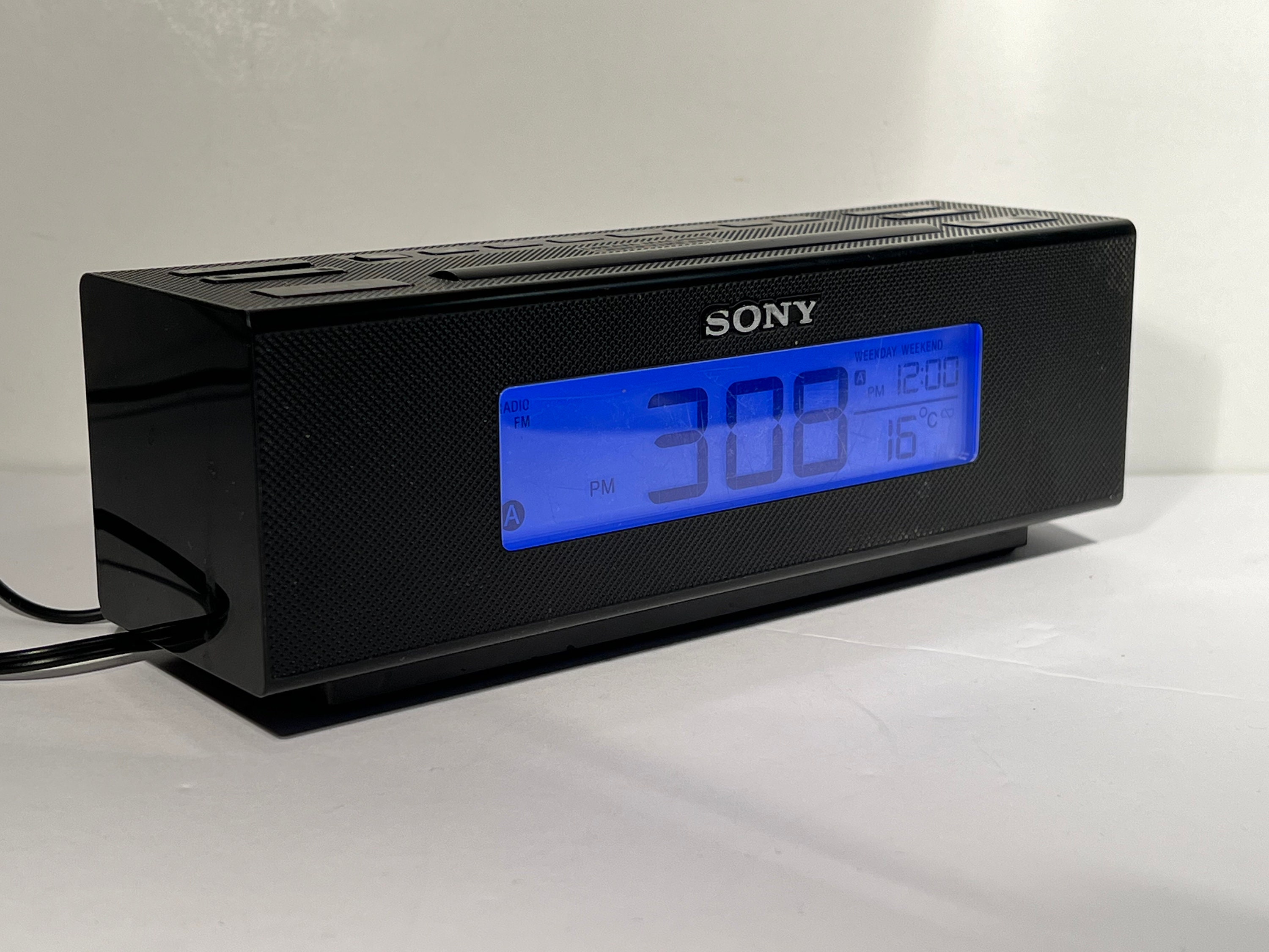 Sony Dream Machine AM/FM Clock Radio With Nature Sounds Ocean Waves