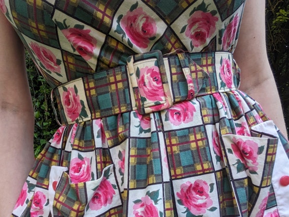 Vintage 1950s pink and green floral checked cotto… - image 7