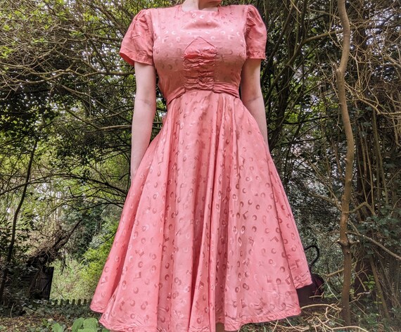 Vintage 1930s peach orange / pink fit and flare p… - image 1