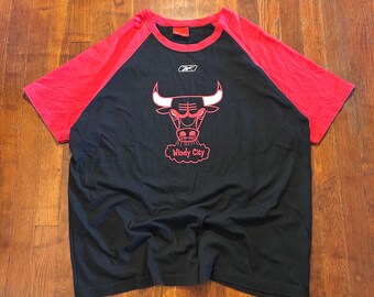 Vintage Y2K Chicago Bulls Reebok Windy City NBA Black Red Graphic T-shirt XL