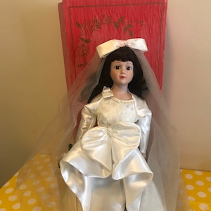 Artisan Collection Porcelain Doll, Catarina No. 237,  Porcelain Doll, Vintage Porcelain Doll, Brides of The World, Porcelain Bride Doll