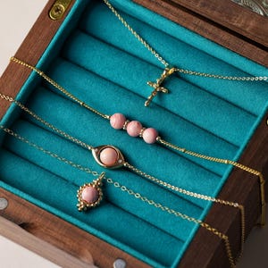 Pink Conch Necklace Set| Queen Conch Bead Necklace| Cross Necklace |14k gold filled necklace| Dainty Pink Necklace