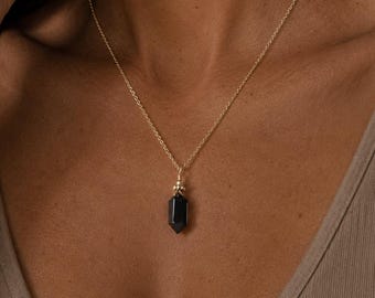 天然スモーキークォーツポイントネックレス｜繊細なクォーツクリスタルネックレス｜六角形ジェムストーンペンダント｜ミニマルなゴールドネックレス｜彼女へのギフト