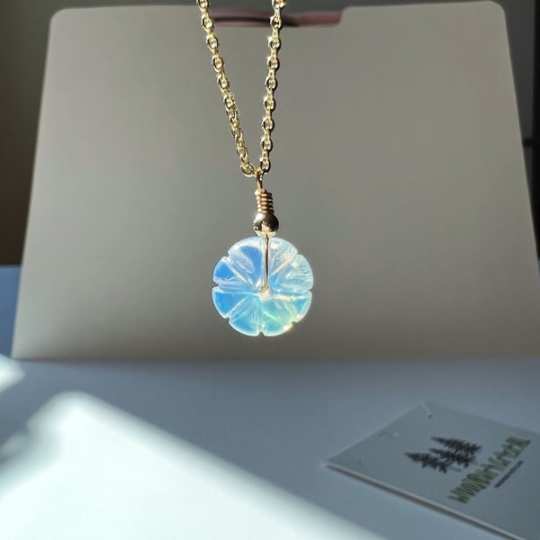 Collier de fleurs d’opalite | Délicat collier opalite | Collier en argent sterling | Collier de cristal cicatrisant |