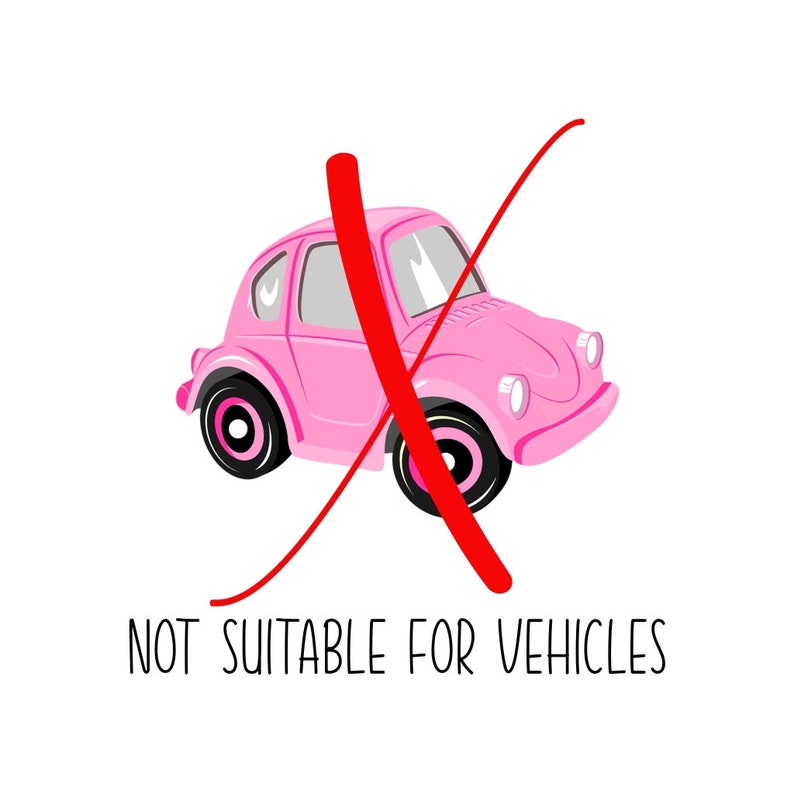 Op de afbeelding: Een roze cartoonauto met zwarte wielen en een rood 'X'-symbool tegen een witte achtergrond. De tekst 'NOT SUITABLE FOR VEHICLES' staat onder de auto in zwarte, handgeschreven lettertype.