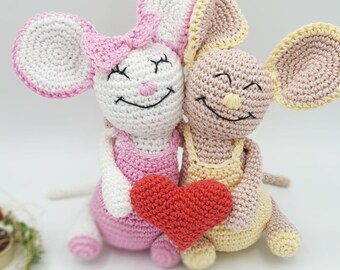 Tiffy the Mouse in Love | Amigurumi Mouse with heart | Gift ideas for Valentine's Day, Wedding Day, Wedding Anniversary etc.