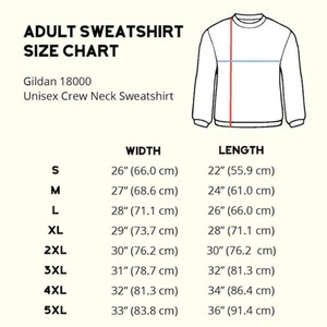 Peut inclure: Un tableau des tailles de sweat-shirt pour adulte pour le mod&egrave;le Gildan 18000 unisexe &agrave; col rond. Le tableau affiche les mesures de largeur et de longueur en centim&egrave;tres pour les tailles S &agrave; 5XL, avec un dessin au trait d'un sweat-shirt.