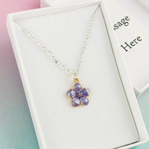 Collana con fiore viola perlato, gioielli floreali lilla violetti, regali botanici per giardinieri, gioielli per bambini, regalo per la festa della mamma per la nonna