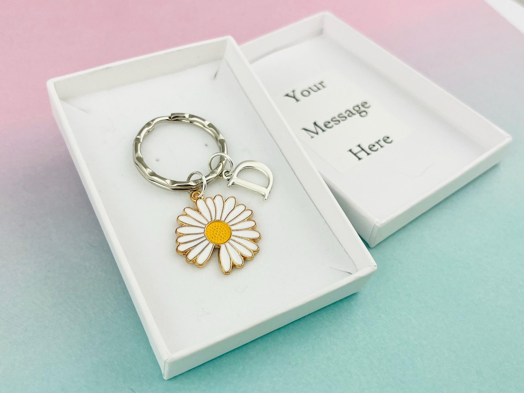 Personalised Daisy Keyring, Flower Keychain, Floral Accessories ...