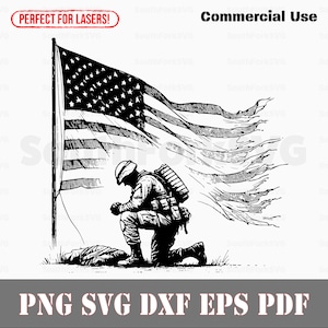 Puede incluir: Una ilustración en blanco y negro de un soldado arrodillado en oración frente a una bandera estadounidense. La bandera ondea al viento y tiene un aspecto desgarrado.