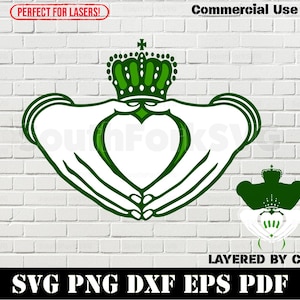 Puede incluir: Diseño Claddagh verde y blanco, con un corazón sostenido por dos manos y coronado. La imagen incluye el texto "Commercial Use" y "Layered by Color". Disponible en formatos SVG, PNG, DXF, EPS y PDF.