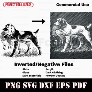 Op de afbeelding: Zwart-witte illustratie van een hond die een fazant in zijn bek draagt. De hond staat in een grasveld. De afbeelding is op een zwarte leisteen achtergrond. De tekst "PERFECT FOR LASERS!" en "Commercial Use" staat bovenaan de afbeelding. De tekst "Inverted/Negative Files" staat onder de afbeelding. De tekst "Slate, Glass, Dark Materials, Acrylic, Dark Clothing, Powder Coating" staat onder de tekst "Inverted/Negative Files". De tekst "PNG SVG DXF EPS PDF" staat onderaan de afbeelding.