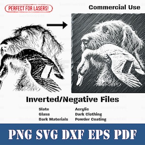 Op de afbeelding: Zwart-wit illustratie van een hond met een eend, met een omgekeerde versie. Tekst bevat "Commercial Use" en bestandstype opties: PNG, SVG, DXF, EPS en PDF. Perfect voor lasers.