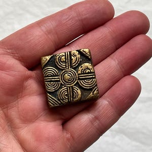 Rare antique Akan / Baoulé gold weight in bronze, from West Africa.