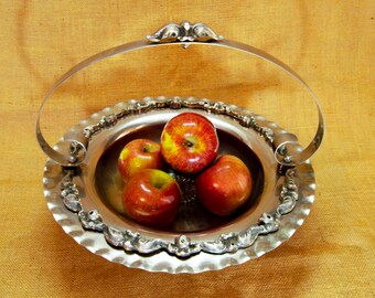 Fruttiera vintage in metallo argentato: centrotavola con piedistallo in stile Art Nouveau