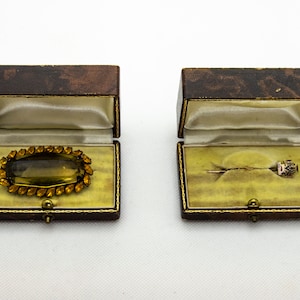 Vintage brooch and tie pin. Two boxes with brooch and a pin.