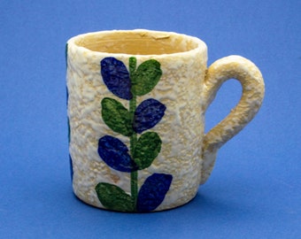Handgjord vintagemugg i keramik: Målad blommönster