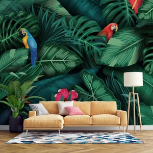 Carta da parati con pappagalli tropicali colorati, murale ad acquerello con foresta amazzonica per il soggiorno, murale con foglie di piante da staccare e attaccare. Murale con foglie di Monstera.