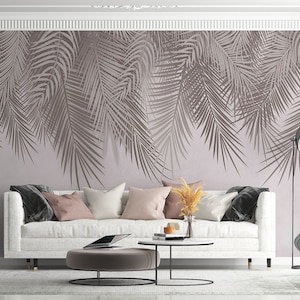Carta da parati autoadesiva beige con foglie di palma, murale tropicale. Carta da parati moderna con foglie di palma dai colori tenui, murale con foglie di palma.