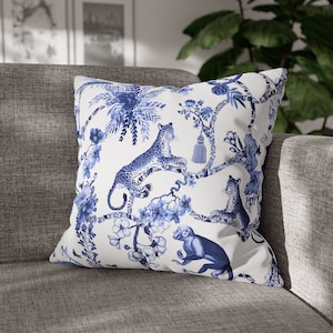 Chinoiserie Throw Pillow Cover, Botanical Toile Chinoiserie Cushion Cover, Floral Blue, White Chinoiserie Jungle Pillowcase, Farmhouse Decor