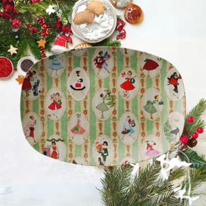 Plat de Noël kitsch rétro vintage des années 1950, plat de fête de vacances de vacances Mid-Century moderne vert, rouge, femmes, dames, femmes au foyer