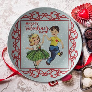 Plato de cena vintage kitsch para fiesta de San Valentín, vajilla retro romántica para niño y niña bailando