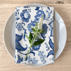 Cloth Napkins Set of 4  in Blue and White Floral Chinoiserie Print, Custom Designed Floral Dinner Napkins, Chinoiserie Table Linens Gifts