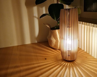 Holzlampe, Bodenlampe, Lamellenlampe handmade, handcrafted, handgefertigt,