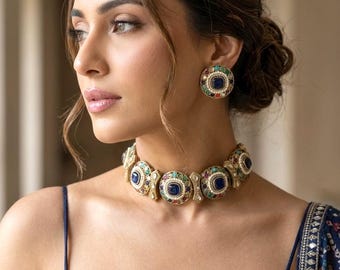 Conjunto de collar gargantilla Regal Kundan azul oscuro inspirado en MEERA Sabyasachi con acabado dorado antiguo, joyería de estilo vintage Navratna.
