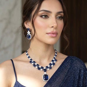 jewelry for a navy blue dress 7 Pieces of Jewelry To Wear With Your Navy Blue Dress: A Guide For Eve