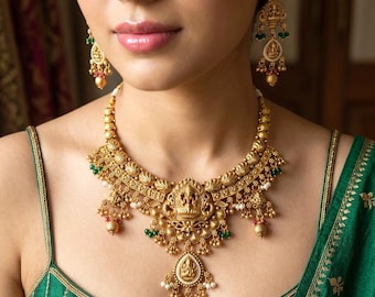 Joyería DHANYAA tono dorado Rajwadi joyería del sur de la India, collares, pendientes, joyería dorada india, kempu, joyería del templo de la diosa Lakshmi